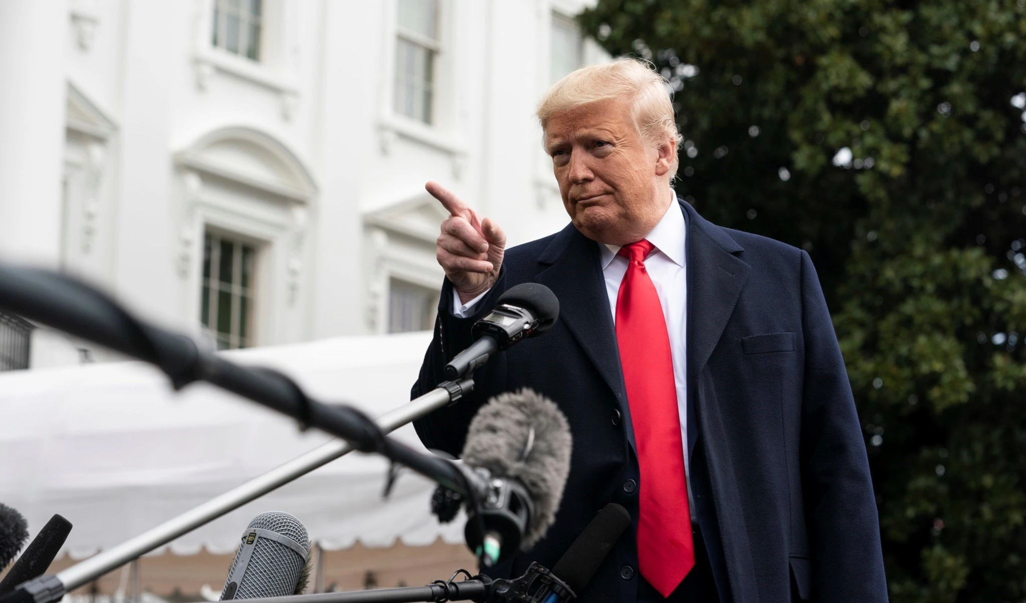 EE.UU. en medio pandemia y Trump quiere comercio en la luna