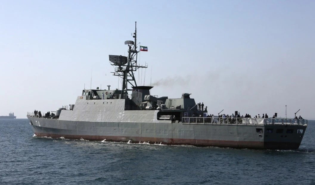 Buque de guerra de la Armada iraní. Buque de guerra de la Armada iraní.