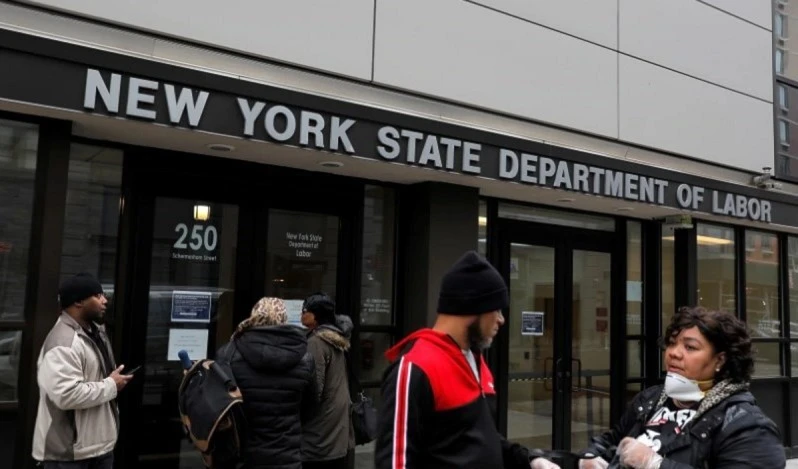 Desempleados en EE.UU. quedan excluidos de beneficios estatales.