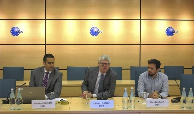 Representantes de la Oficina Europea de Apoyo al Asilo (EASO).