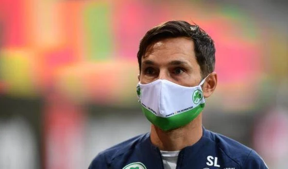 Fútbol de Alemania elimina uso de mascarilla en banquillos y gradas