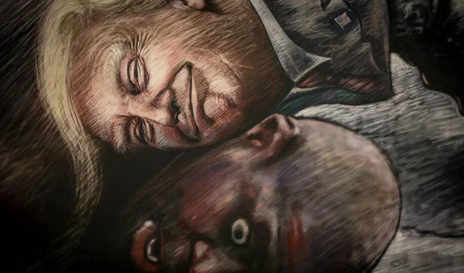 Caricatura del presidente de EE.UU., Donald Trump, intentando asfixiar a un afroamericano. Foto: Mehr News