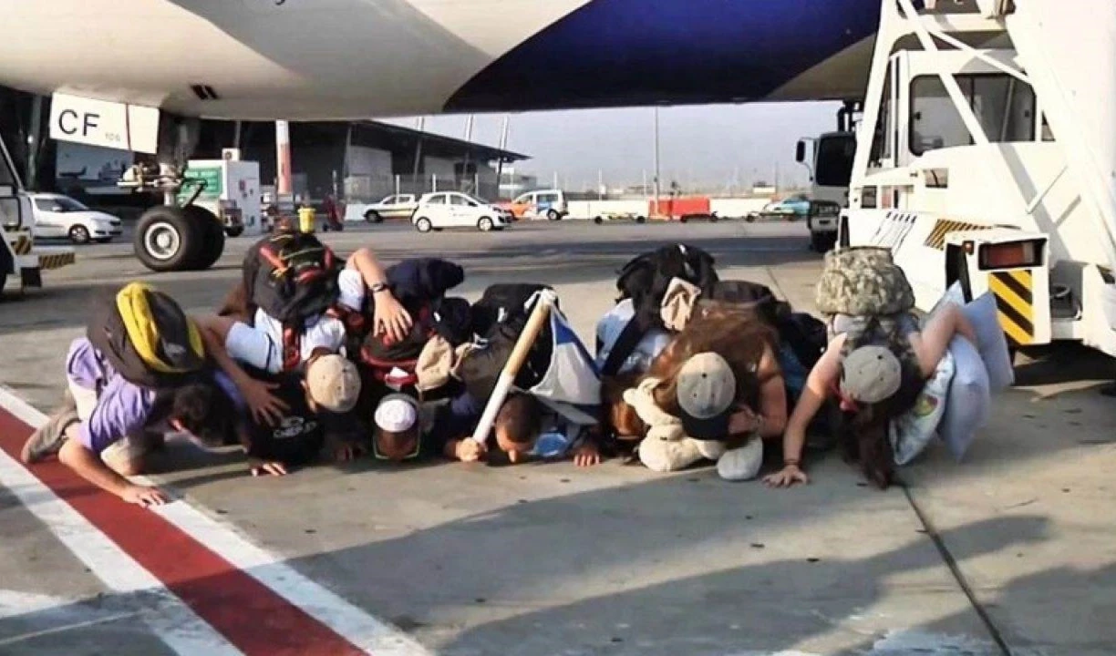 Judíos de todo el mundo siguen regresando a (Israel).