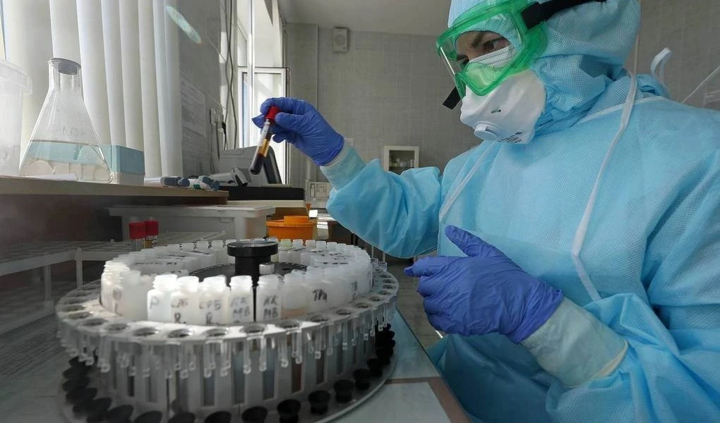 Tratamiento Covid-19: Rusia prueba Avifavir y OMS retoma ensayos con hidroxicloroquina 