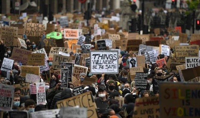 Como en Londres cientos de miles salieron a las calles de ciudades del mundo en apoyo a protestas en EE.UU.