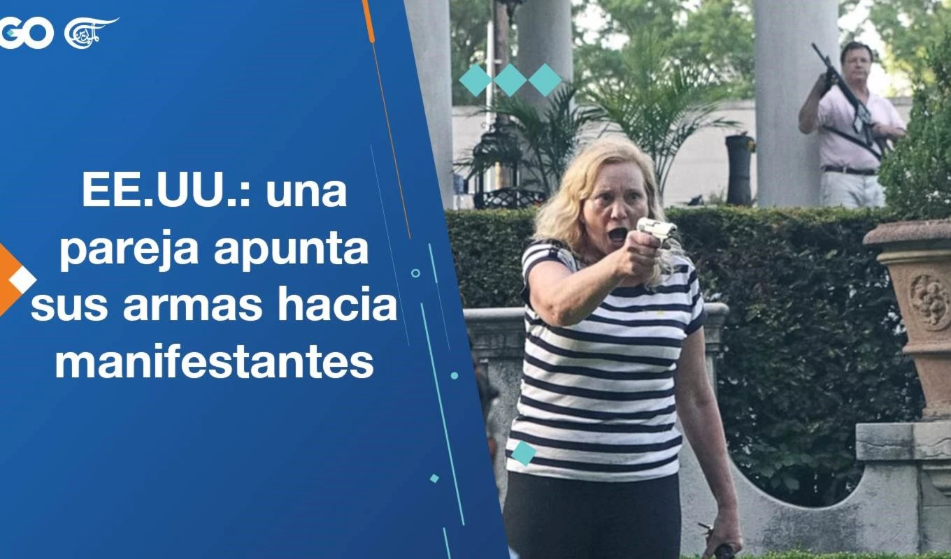 EE.UU.: una pareja apunta sus armas hacia manifestantes