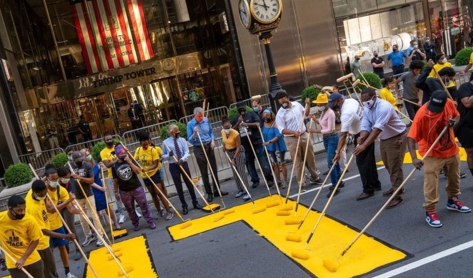 Bill de Blasio y otras personas durante un acto de 'Black Lives Matter', Manhattan (Nueva York, EE.UU.) Bill de Blasio y otras personas durante un acto de 'Black Lives Matter', Manhattan (Nueva York, EE.UU.)