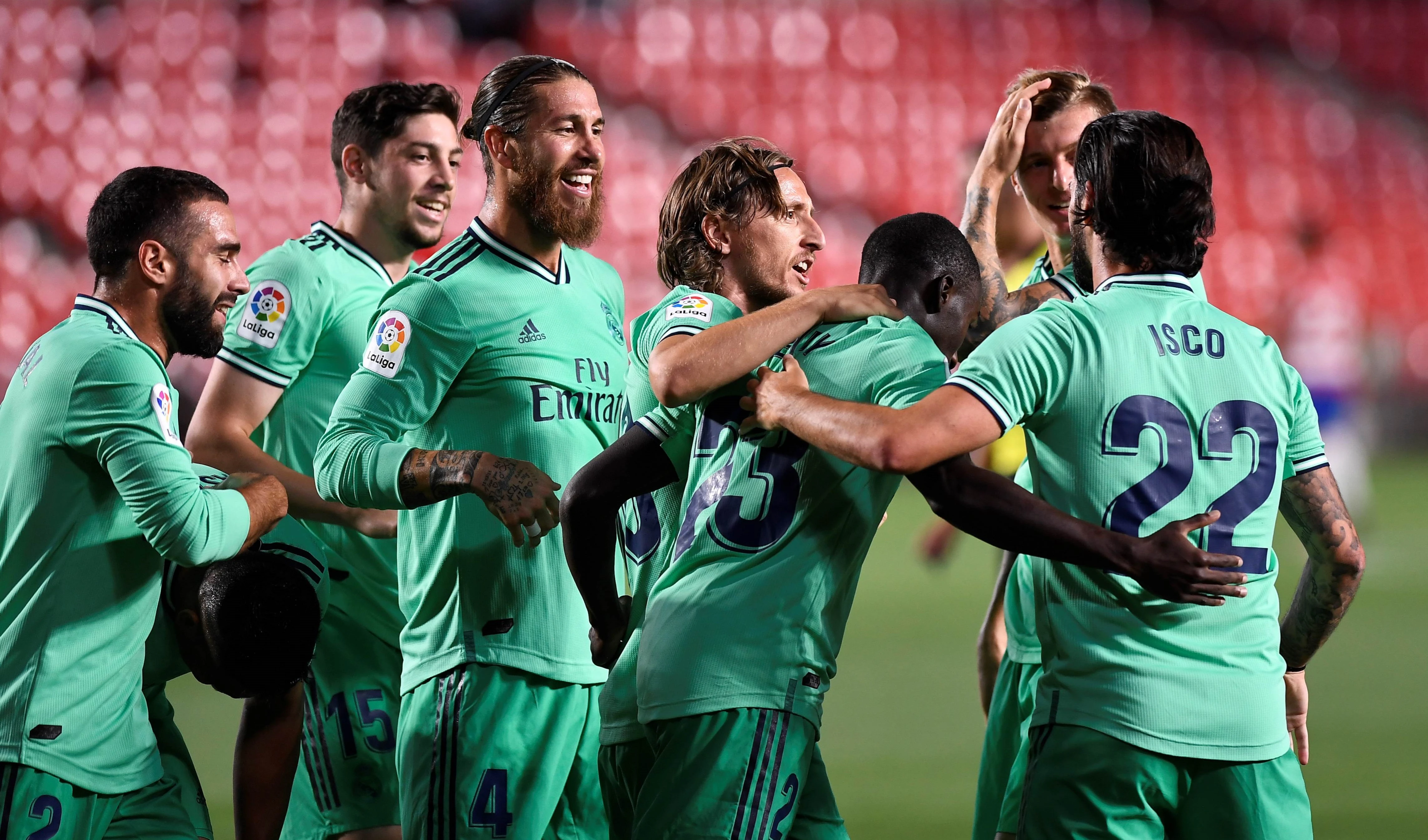 Real Madrid da un paso más y acaricia el título en fútbol de España Real Madrid da un paso más y acaricia el título en fútbol de España