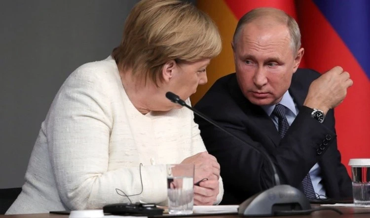 Putin y Merkel discuten sobre la crisis ucraniana y la situación en Libia e Irán.