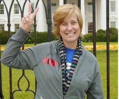 Cindy Sheehan: Cuba envía médicos al mundo y EE.UU. tropas (+Video)