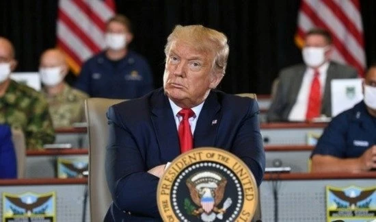 Trump amenaza con enviar fuerzas federales a contener creciente violencia en las ciudades.