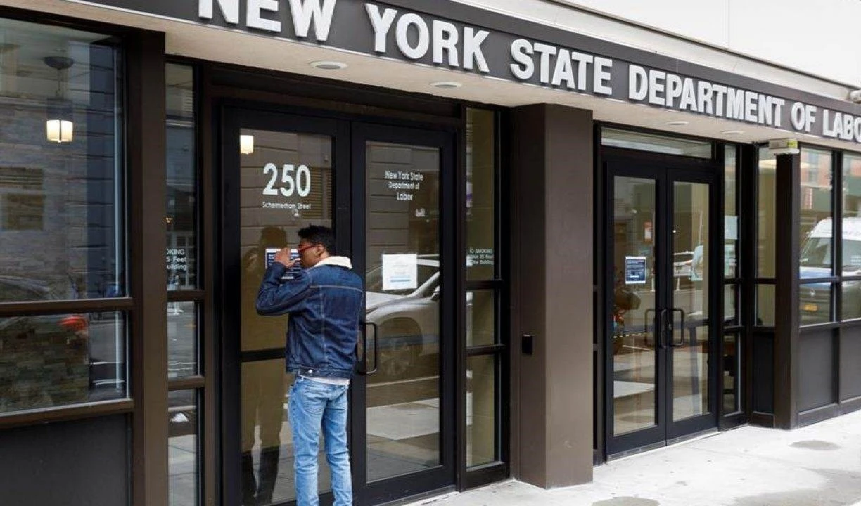 PIB de EE.UU. sufre el mayor descenso de su historia en el segundo trimestre del año.