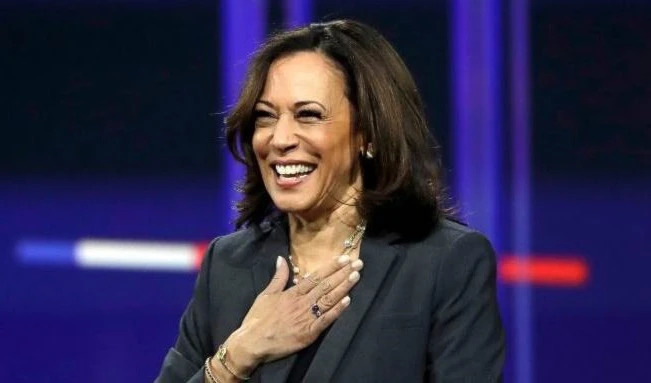 Kamala Harris acepta candidatura demócrata a vicepresidencia de EE.UU.