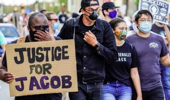 ONU exhorta a erradicar racismo dentro de Policía en EE.UU.