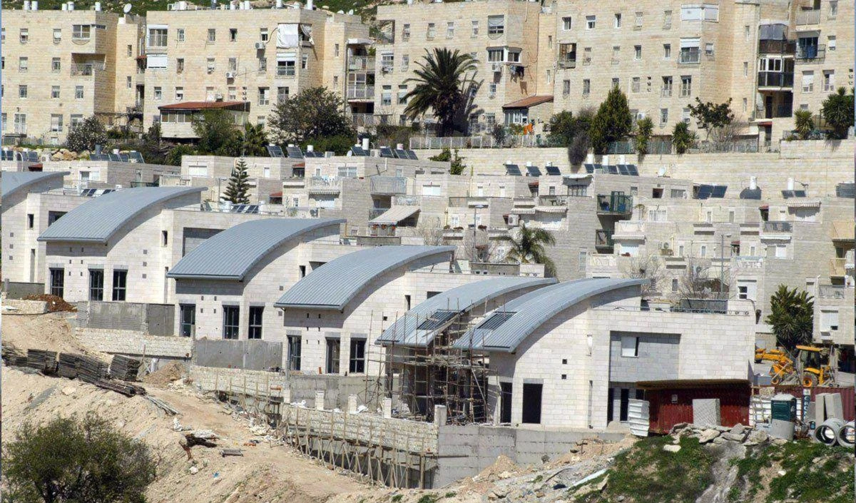 Construcción de asentamientos ilegales israelíes en Jerusalén ocupada.