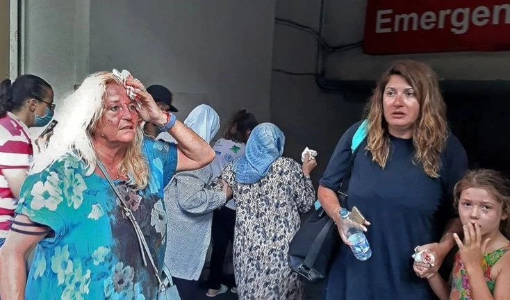 Dos renombrados hospitales, El Roum y Geitawi, dejaron de ofrecer sus servicios luego de quedar destruidos por el desastre del martes. Dos renombrados hospitales, El Roum y Geitawi, dejaron de ofrecer sus servicios luego de quedar destruidos por el desastre del martes.