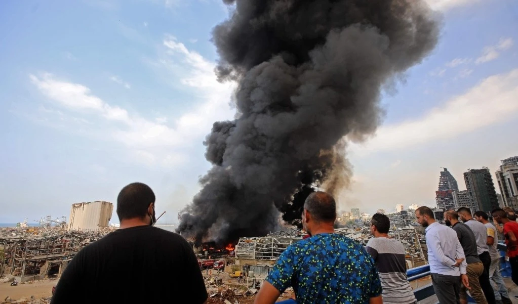 Piden auditoría en el puerto de Beirut tras incendio.