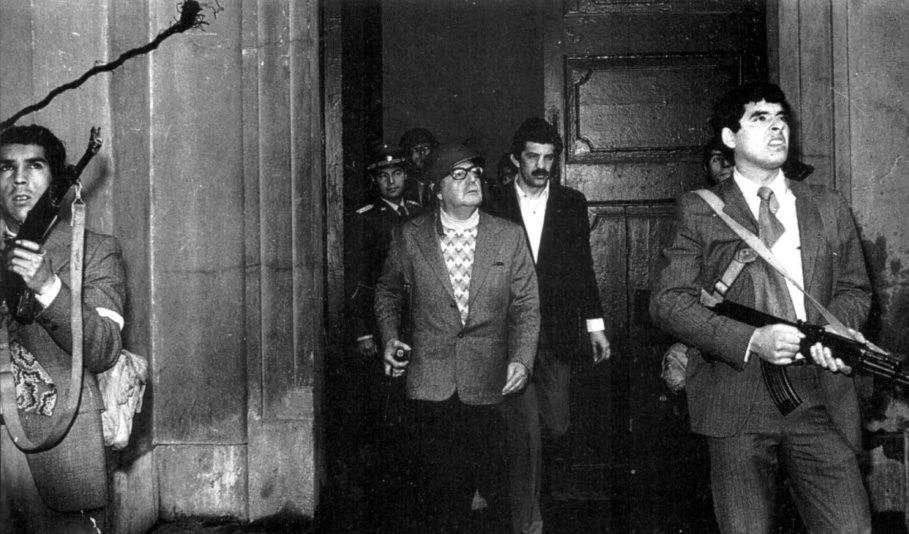 Miles de chilenos recordarán hoy al presidente Socialista Salvador Allende y a los miles de víctimas de la dictadura en el 47 aniversario del golpe de Estado contra el gobierno democrático de la Unidad Popular. Miles de chilenos recordarán hoy al presidente Socialista Salvador Allende y a los miles de víctimas de la dictadura en el 47 aniversario del golpe de Estado contra el gobierno democrático de la Unidad Popular.