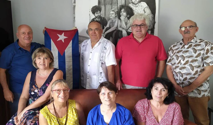 Miembros de la asociación francesa Cuba Linda.