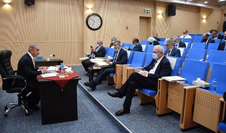 El premier palestino Muhammad Shtayyeh se reúne con el Consejo de Ministros.