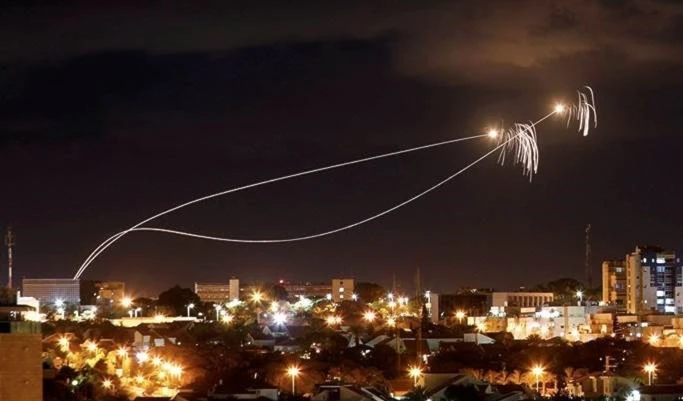Reportan lanzamiento de misiles contra asentamientos de Ashkelon y Ashdod.