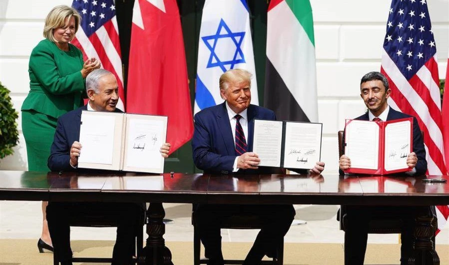 "Israel" firma con Emiratos y Bahréin los Acuerdos de Abraham en la Casa Blanca. Foto: EFE