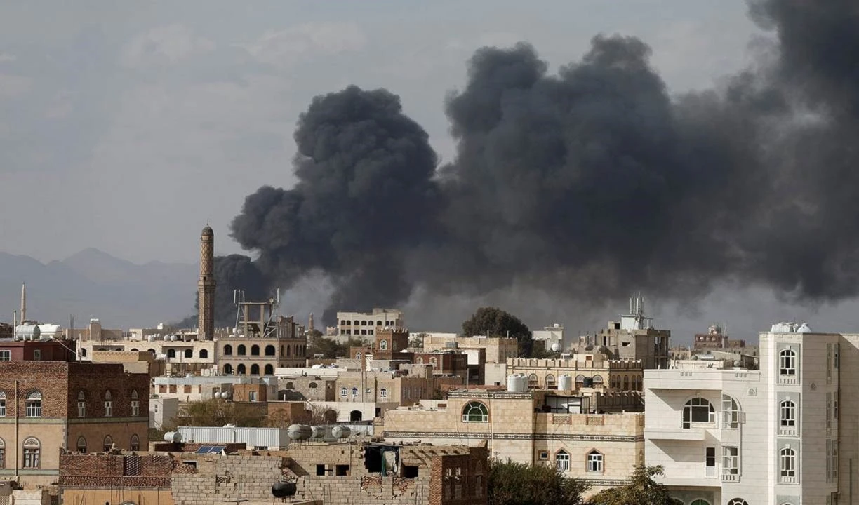 Aviones de la coalición saudita bombardean varias gobernaciones de Yemen.