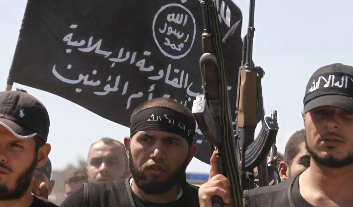 Al Qaeda advierte a EAU e (Israel) con ataques suicidas si intervienen en la isla Socotra.