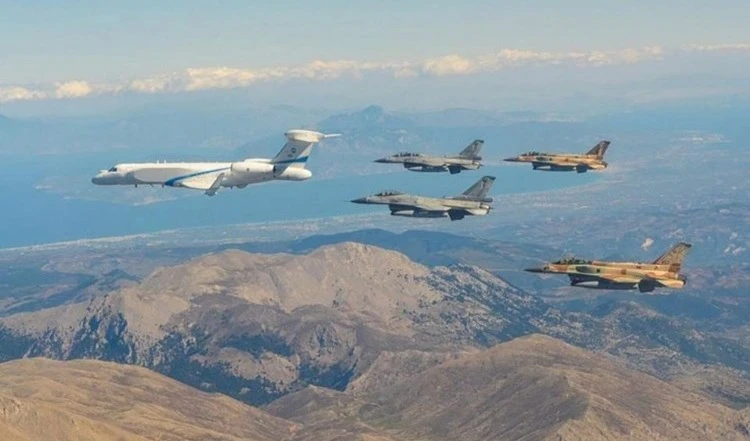 Fuerzas aéreas israelíes y emiratíes realizan por primera vez maniobras públicas conjuntas.