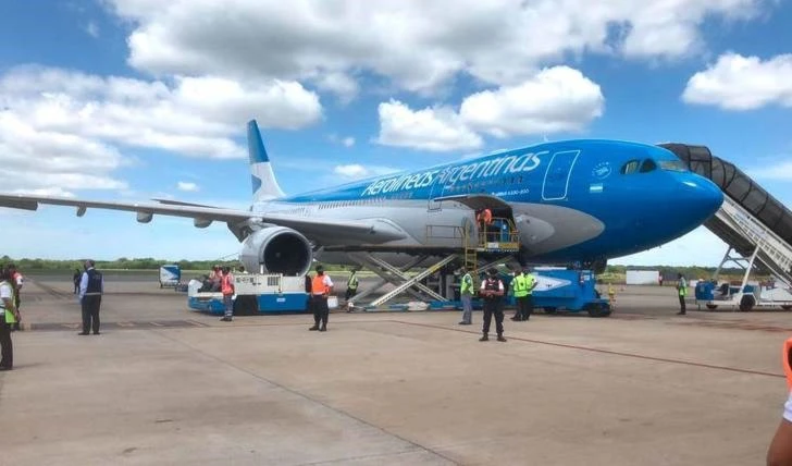 El Airbus 330-200 en el Aeropuerto Internacional de Ezeiza.