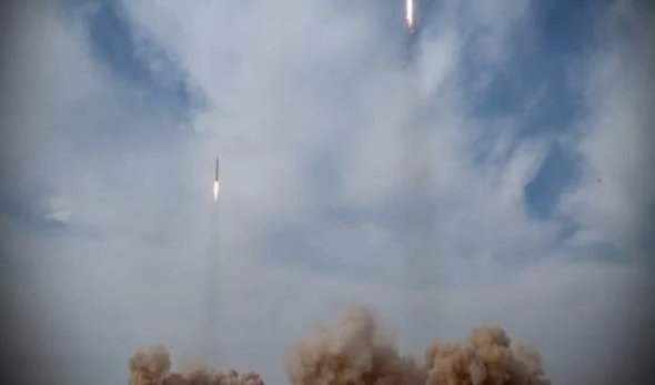 Irán lanza nuevos misiles balísticos durante maniobras.