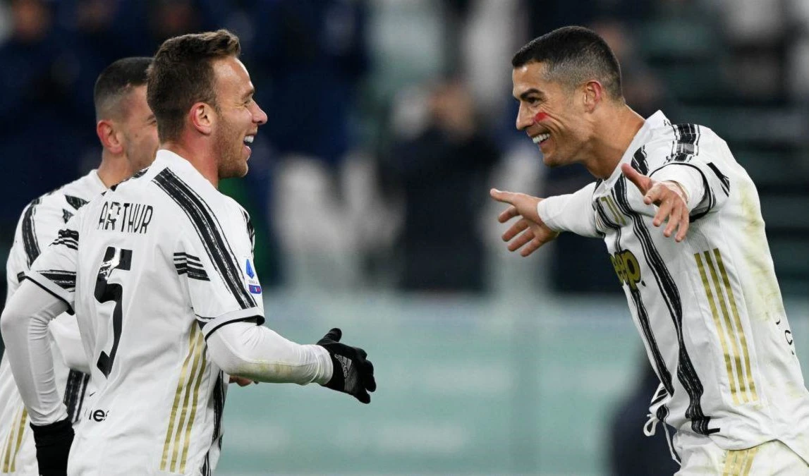 Arthur cuenta cómo son Messi y Cristiano Arthur cuenta cómo son Messi y Cristiano