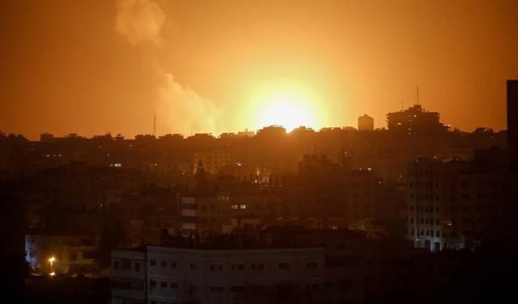 Cazas israelíes atacan el sur de la Franja de Gaza.