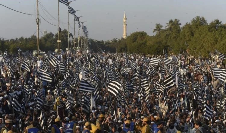 Masiva manifestación en Pakistán contra la normalización con (Israel).