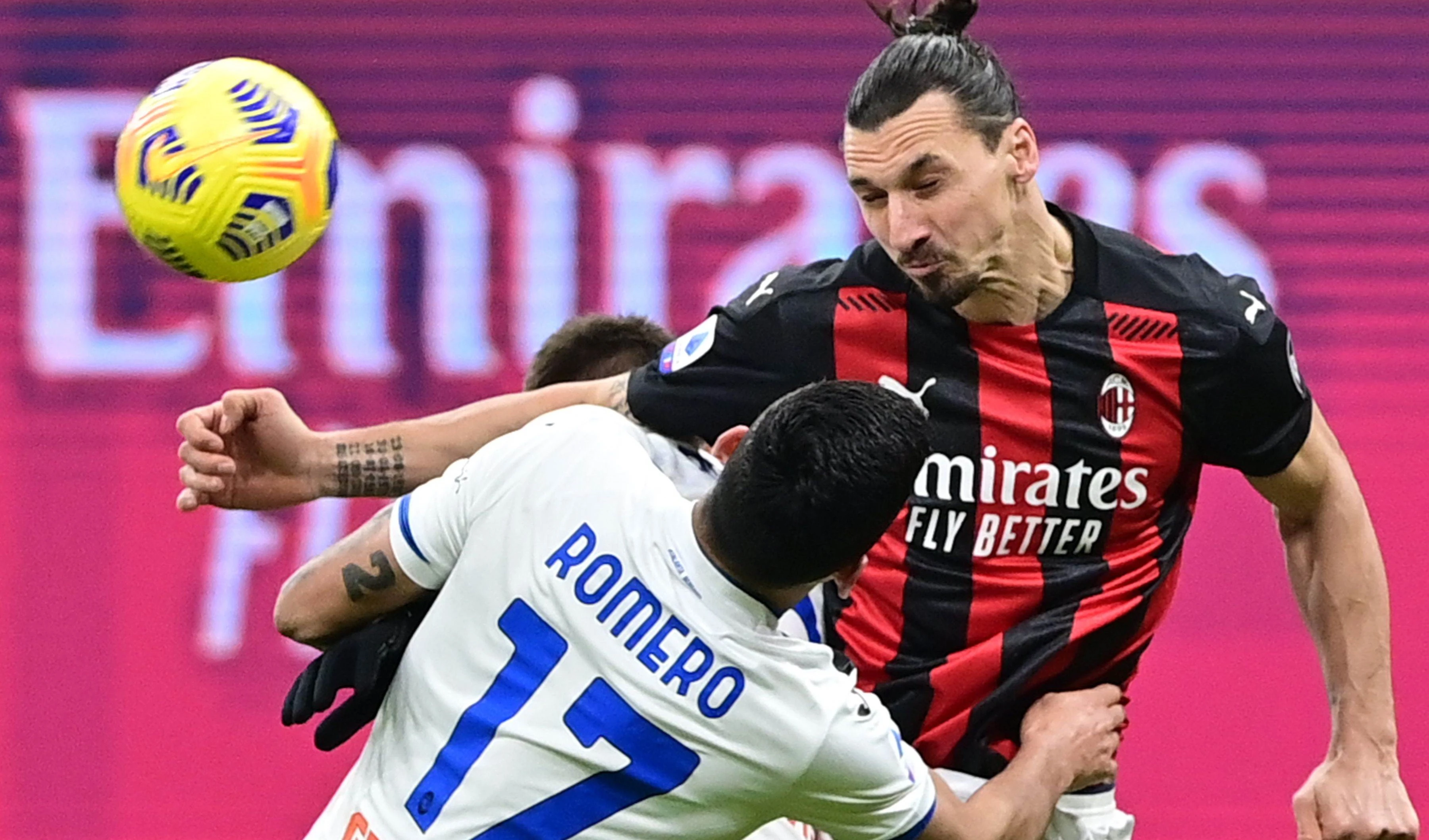 Milán cae ante Atalanta y conserva punta en fútbol de Italia