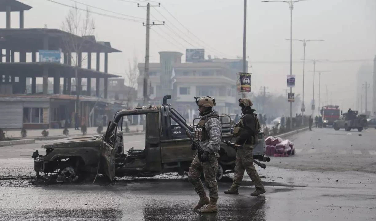 Afganistán: ataque con coche bomba talibán deja ocho soldados muertos.