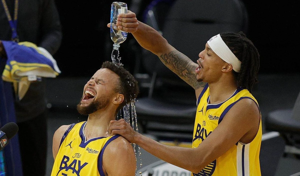 Curry marca 62 puntos y hace temblar a la NBA