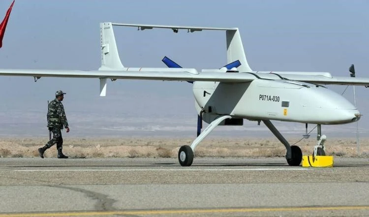 Ejército iraní lanza masivas maniobras de drones.