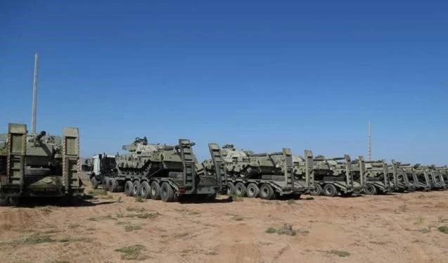 Ejército iraní maniobras militares en fronteras al noroeste del país.