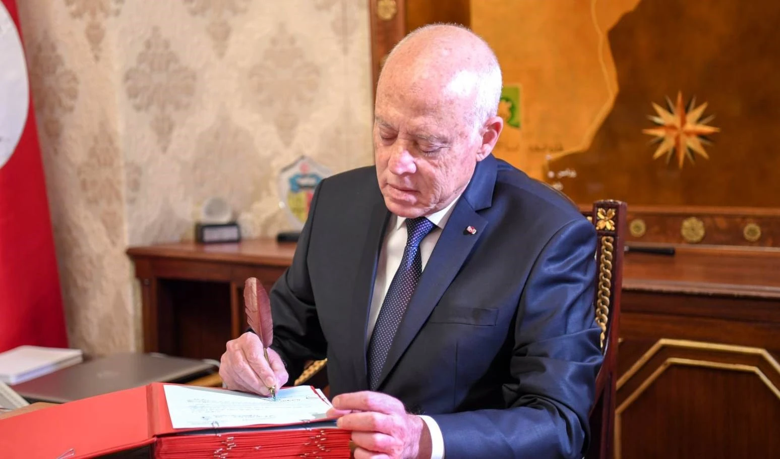 Presidente de Túnez aprueba nuevo gobierno.