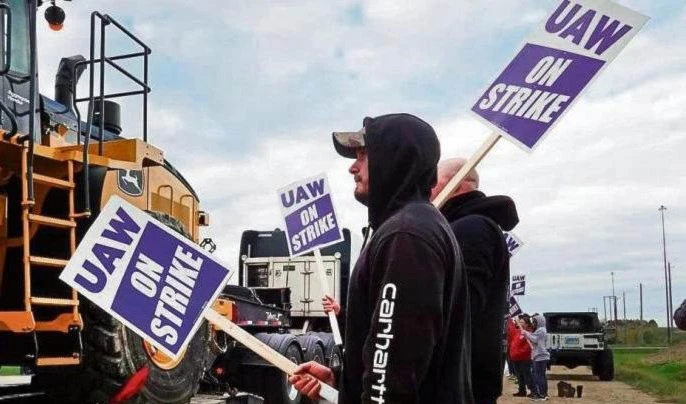 Frustrados y cansados por la pandemia de Covid-19, más trabajadores estadounidenses entran en huelga