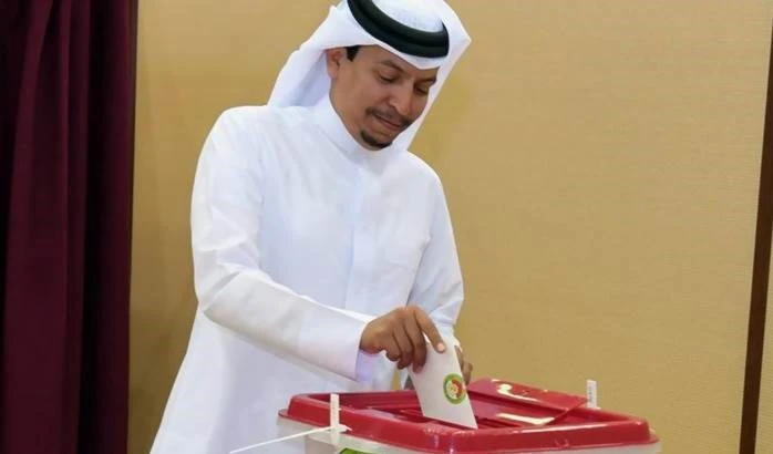 Qataríes votan por primera vez en las elecciones al Consejo de la Shura.