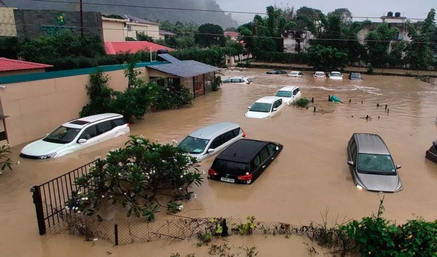 Casi 200 muertos por lluvias torrenciales en India y Nepal