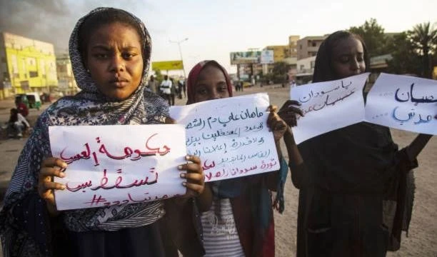Prosiguen las manifestaciones contra el golpe en Sudán.