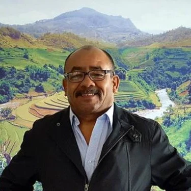 José LLamos Camejo.