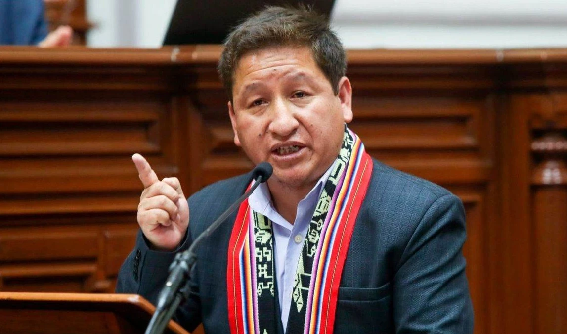 Presidente peruano anuncia renuncia primer ministro en medio de crisis política