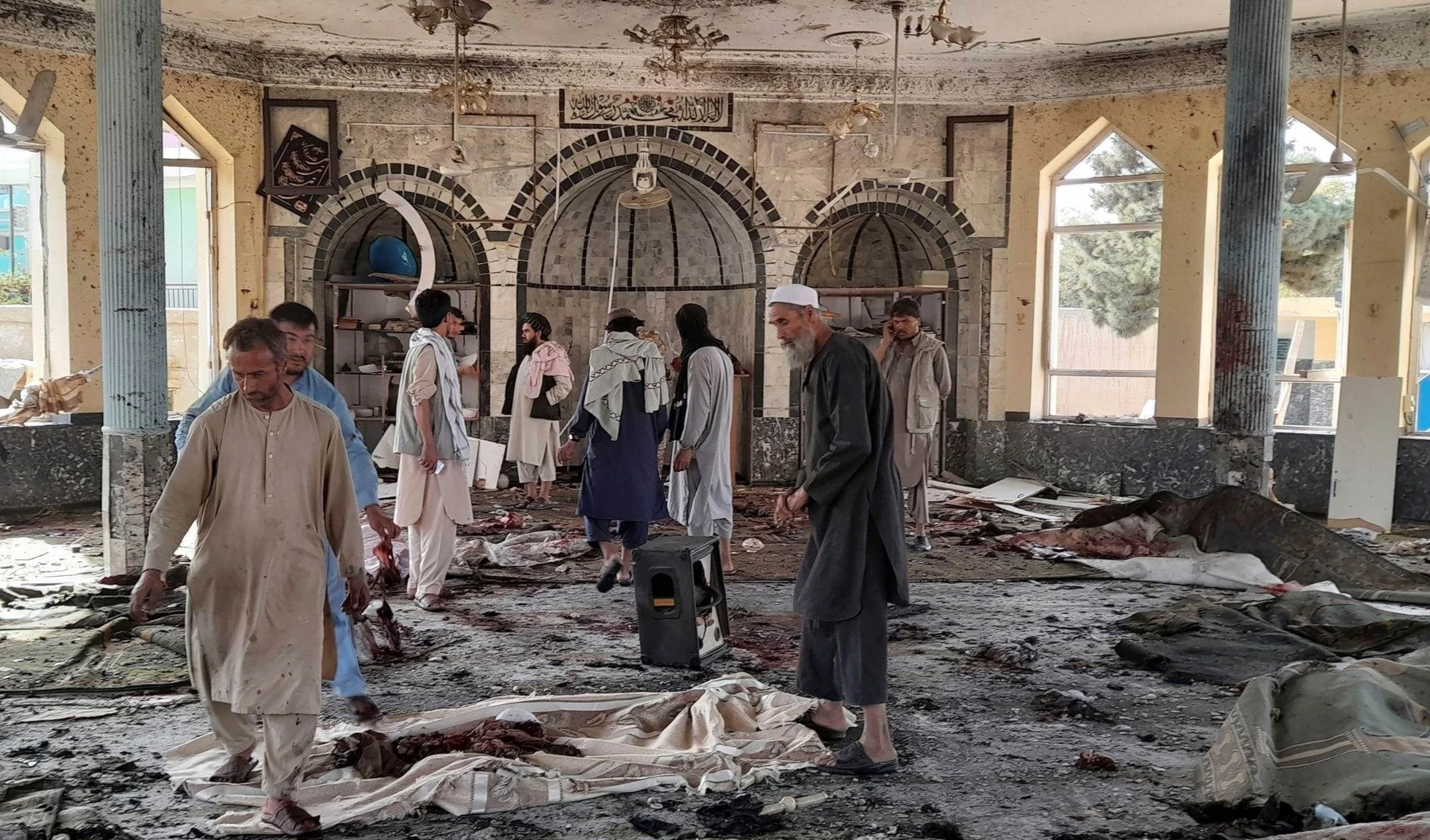 Más de 50 muertos en explosión de bomba masiva en la ciudad afgana de Kunduz.