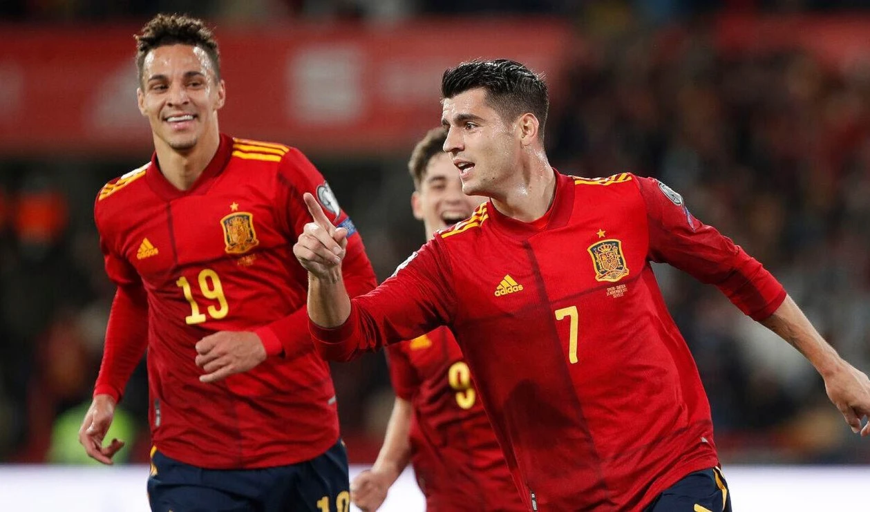 España amanece exultante con boleto al Mundial de Qatar