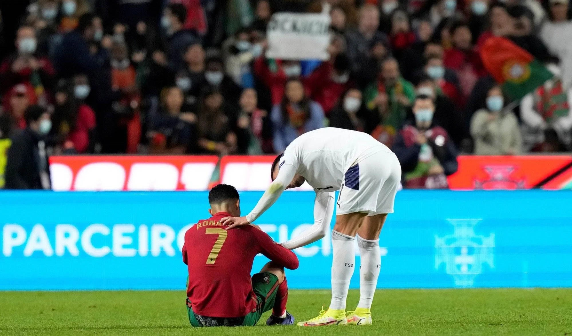 Serbia sorprende a Portugal y estará en mundial de fútbol Serbia sorprende a Portugal y estará en mundial de fútbol