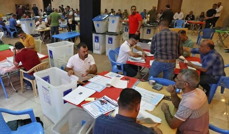 Comisión Electoral iraquí completa reconteo manual en Nínive.